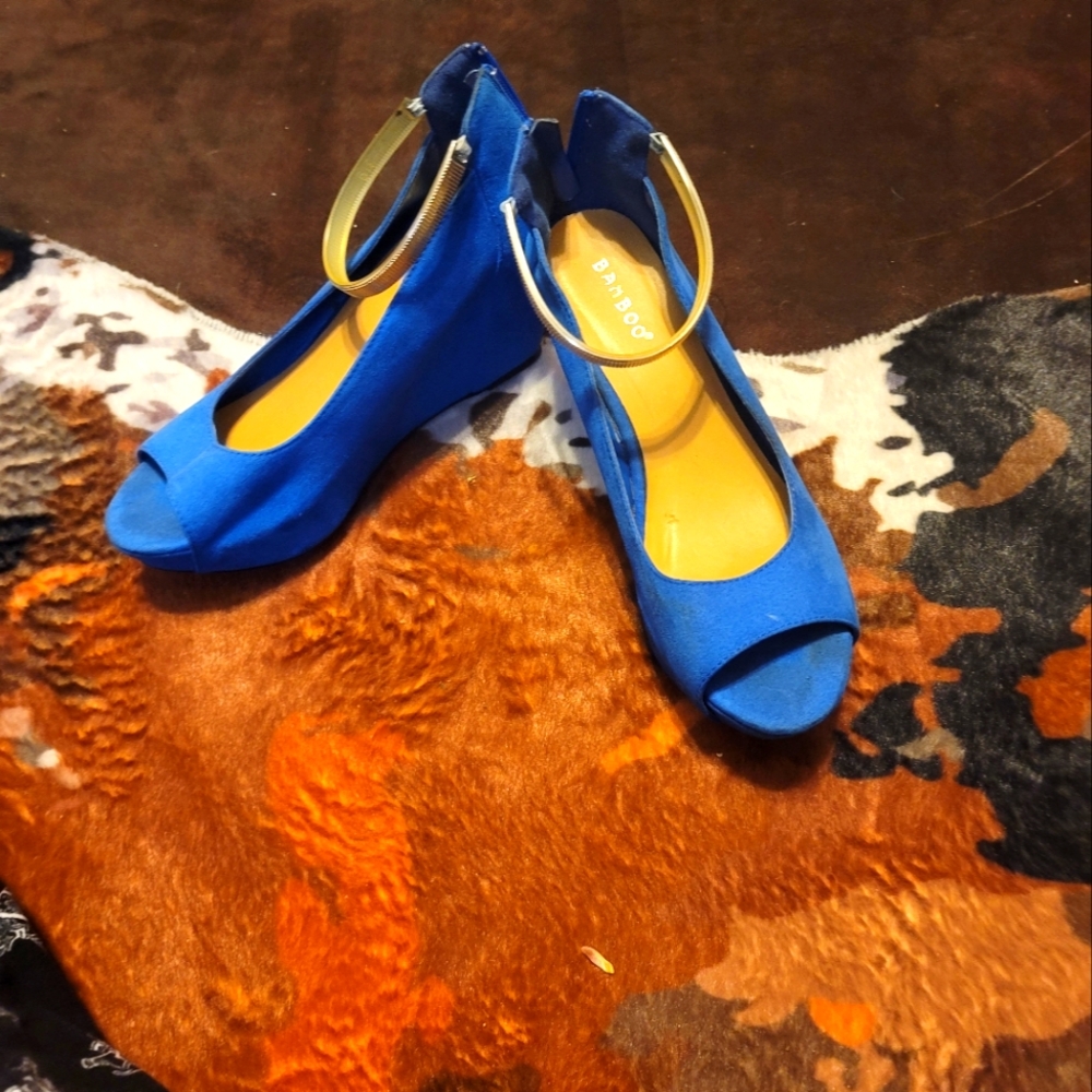 New Beebop Blue Suede Plateform Heels